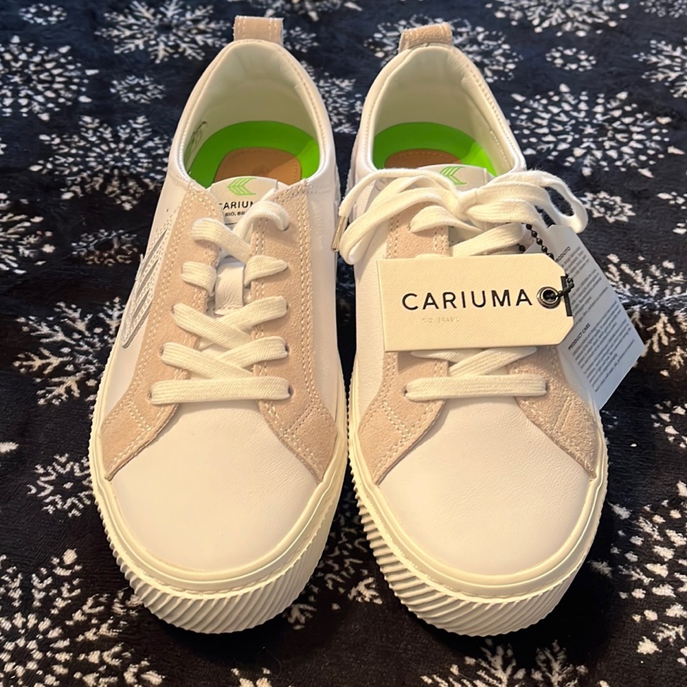 Cariuma Leather tennis shoes ~ size 8